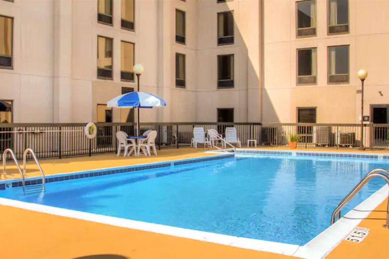 Hampton Inn Frankfort Exterior photo